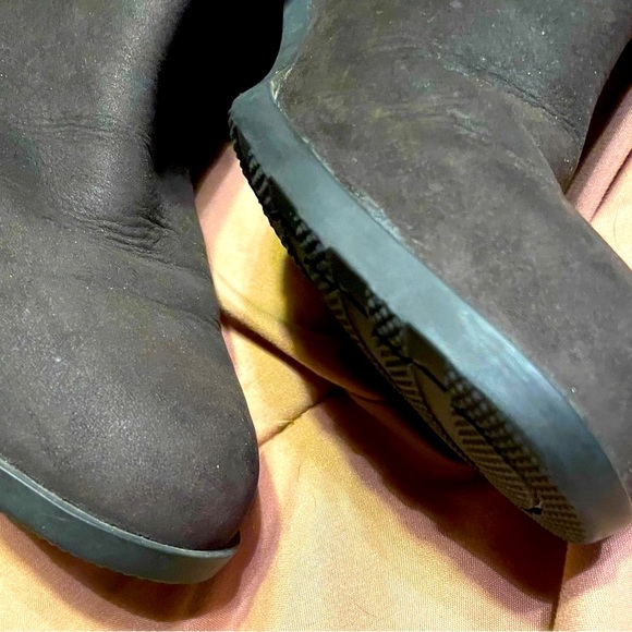 Sorel waterproof low heeled leather boot with sorel strap embellishments - Picture 8 of 10